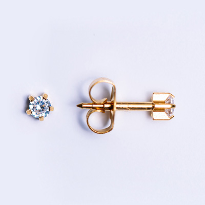 Gold diamond 5mm earring