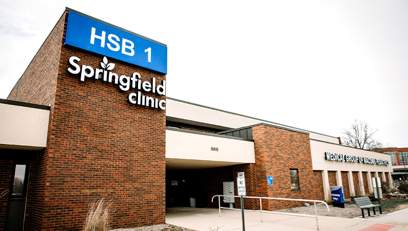 Springfield Clinic Macomb view of external building.