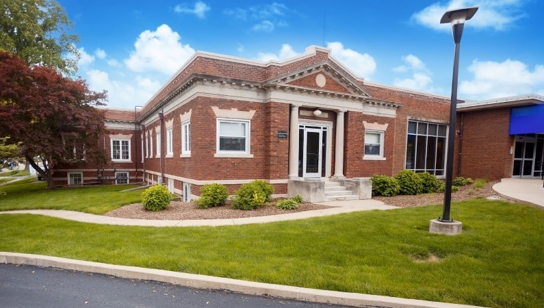 External view of Sarah D. Culbertson Memorial Hospital in Rushville, Illinois.