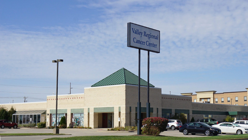 Exterior view of Illinois CancerCare - Peru - Valley Regional Cancer Center