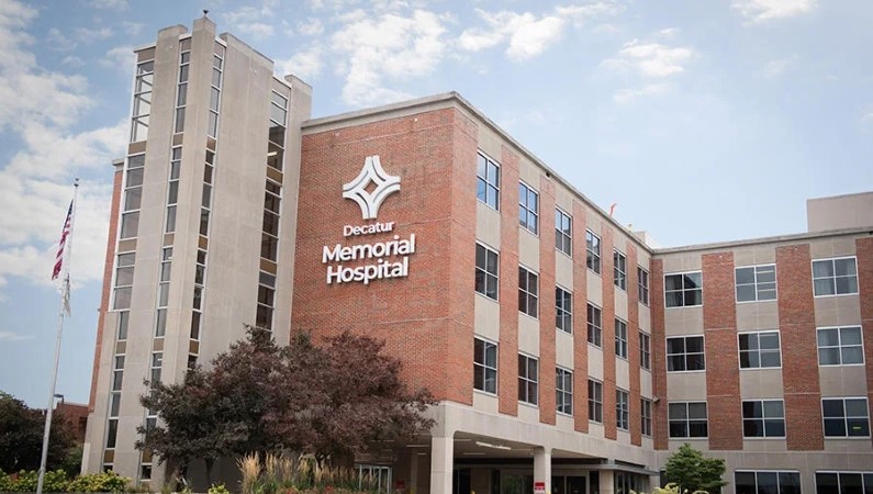 Exterior view of Decatur Memorial Hospital in Decatur, Illinois.