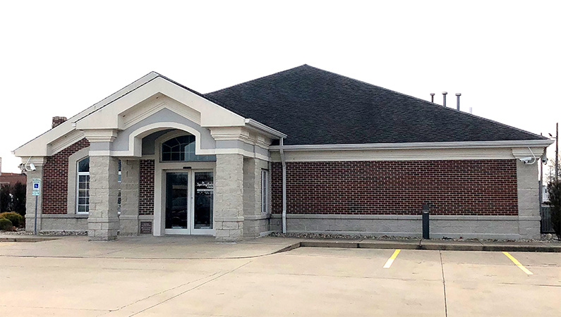 Exterior of single-story brick medical building in Effingham, Illinois