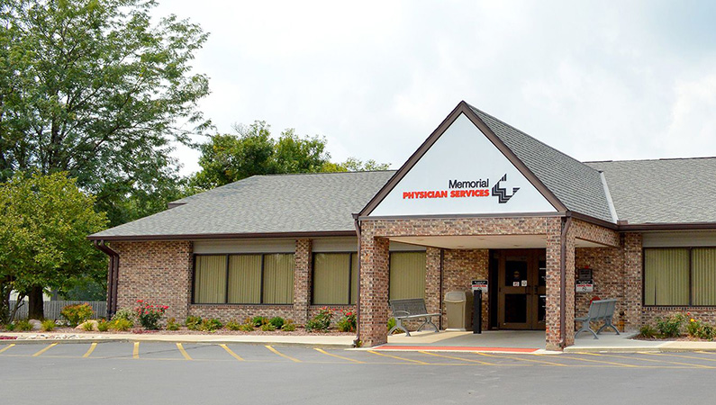Exterior of light brick single story medical office building in Lincoln, Illinois