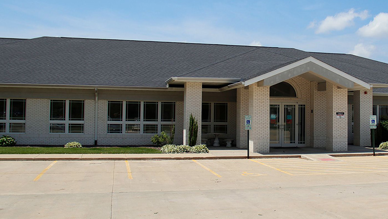 Light brick exterior medical office building in Springfield, Illinois