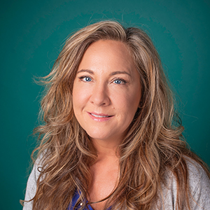 Female hospital medicine nurse practitioner headshot.